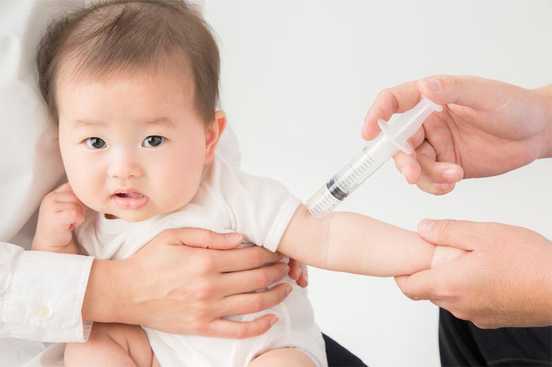 ワクチン接種を受ける乳幼児