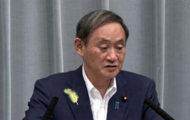 会見する菅官房長官