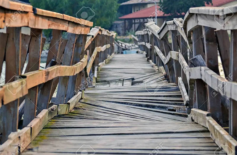 老朽化した橋