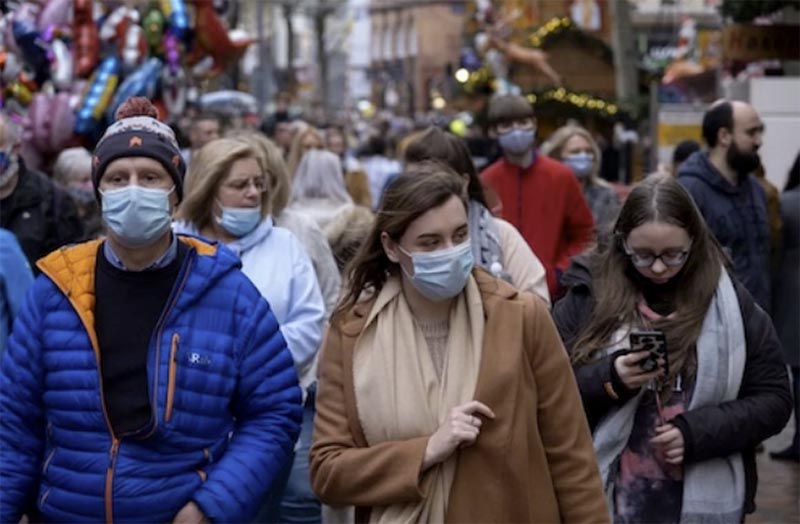 英国でインフルが猛威を奮いマスクの義務化