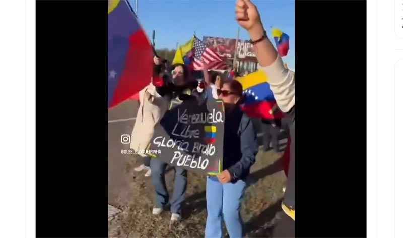 アメリカによる解放を喜ぶベネズエラ国民