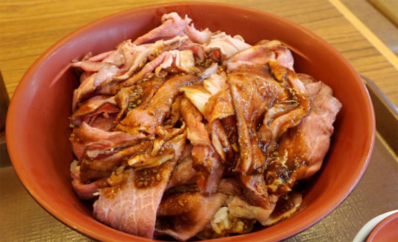 すき家の目がローストビーフ丼販売再開