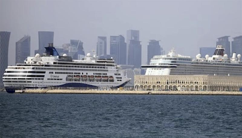 足止めされるクルーズ船