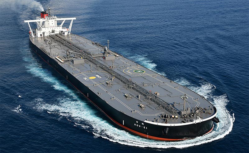 原油を運ぶタンカー