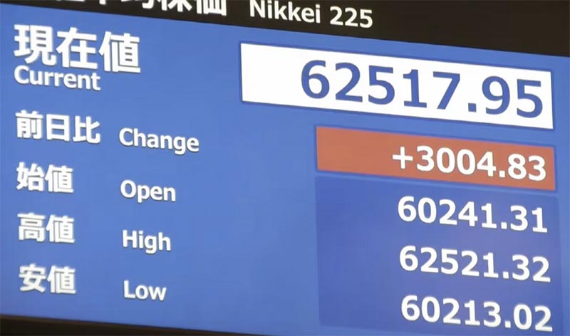 株価26000円台に初上昇