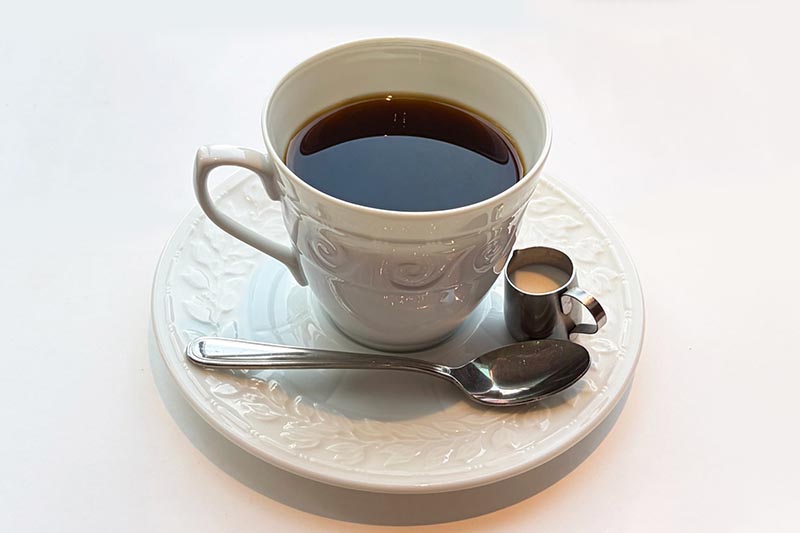 コーヒーの飲み過ぎによる健康リスク