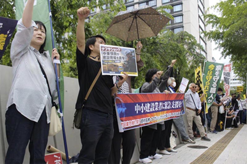 埼玉土建国会前でナフサ危機訴え座り込み