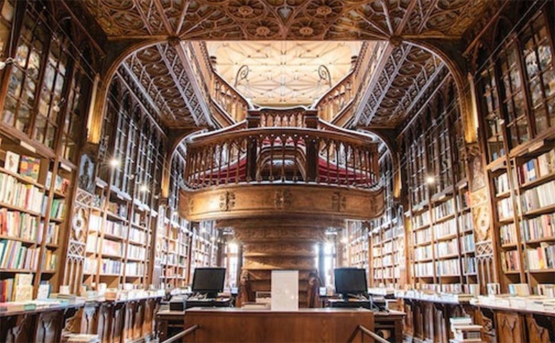 知識の宝庫図書館