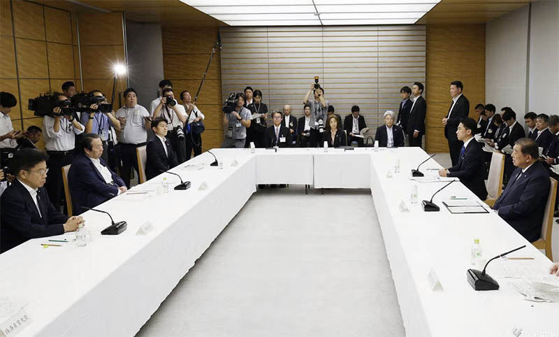 コメ増産の説明をする石破首相