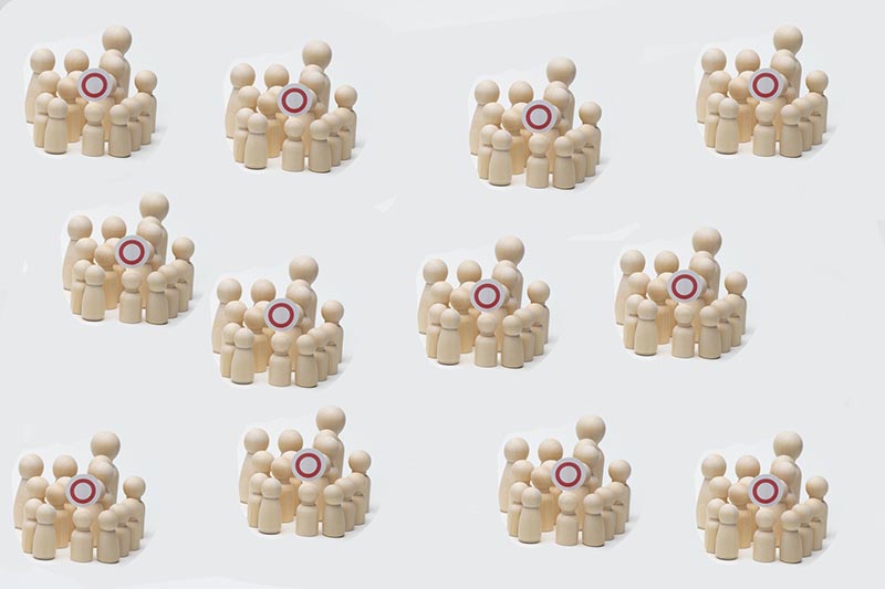 小さな丸が浮き出てくるイメージ