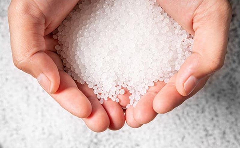 プラスチックの原料はナフサ