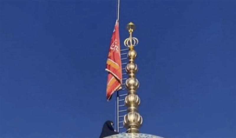 イランで復習の赤い旗が掲げられる