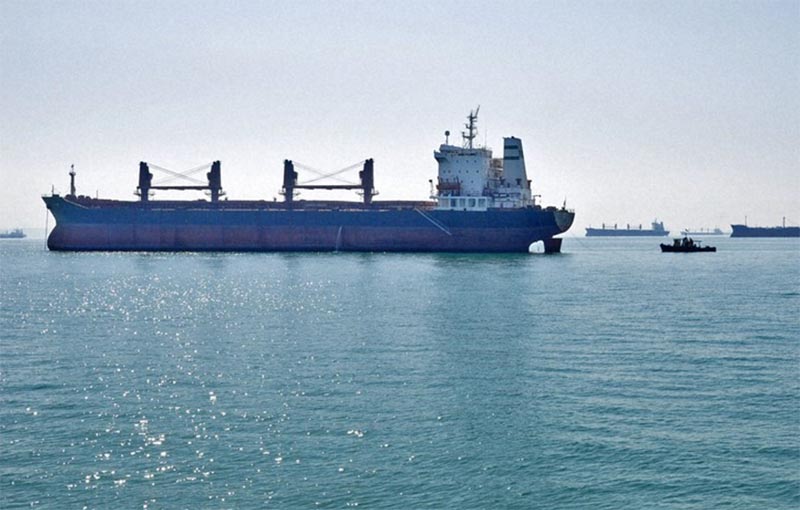 封鎖後ホルムズ海峡を初めて通過する出光石油のタンカー